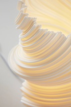 Bordslampa Swirl vit