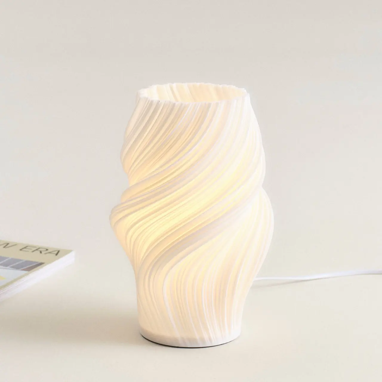 Bordslampa Swirl vit
