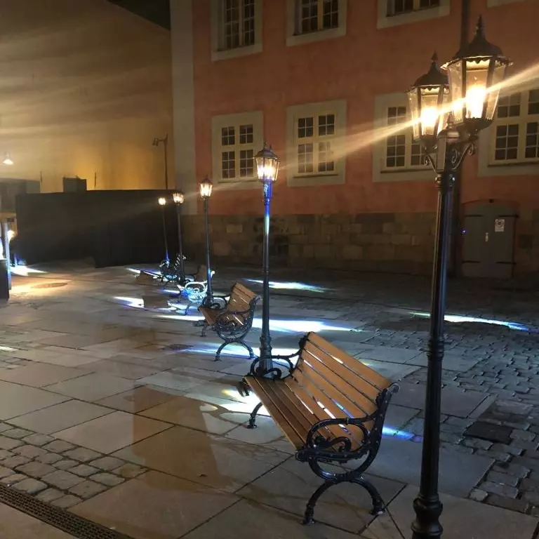 Entredörr med skjutlucka