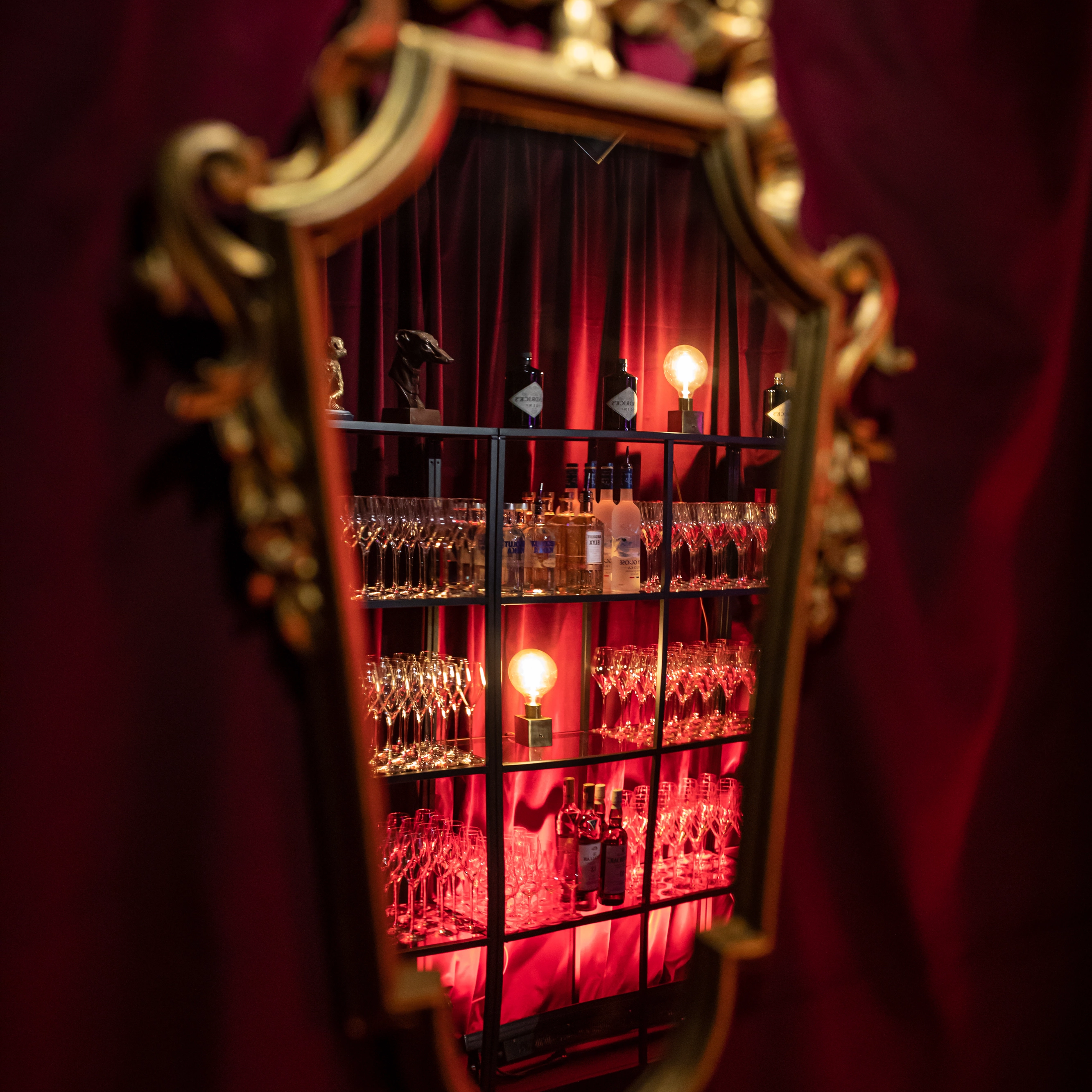 Burgundy sammet
