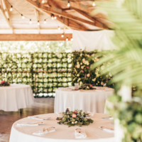 Blomstervägg bröllop