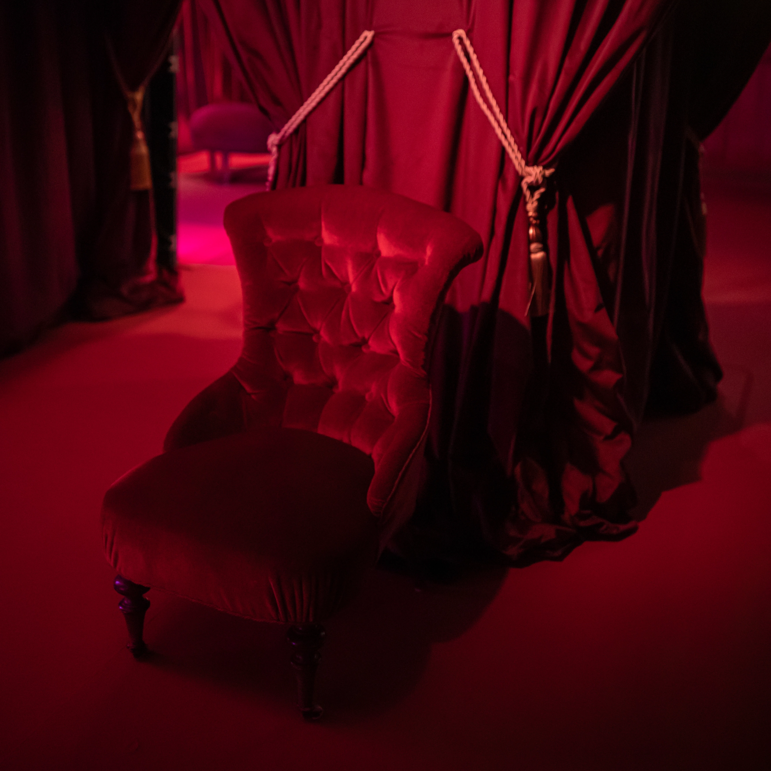 Fåtölj Emma vinröd