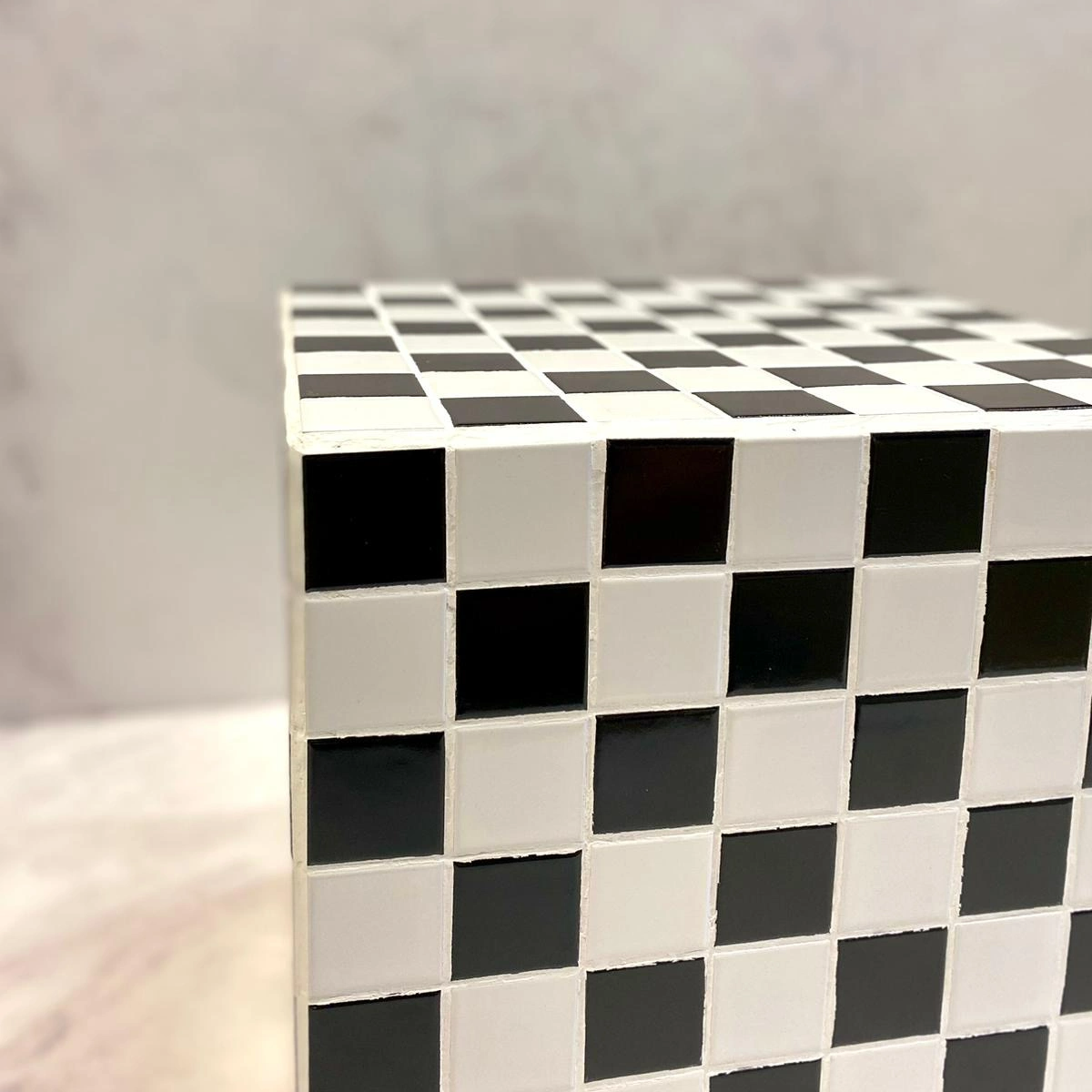 Soffbord svartvit kakel