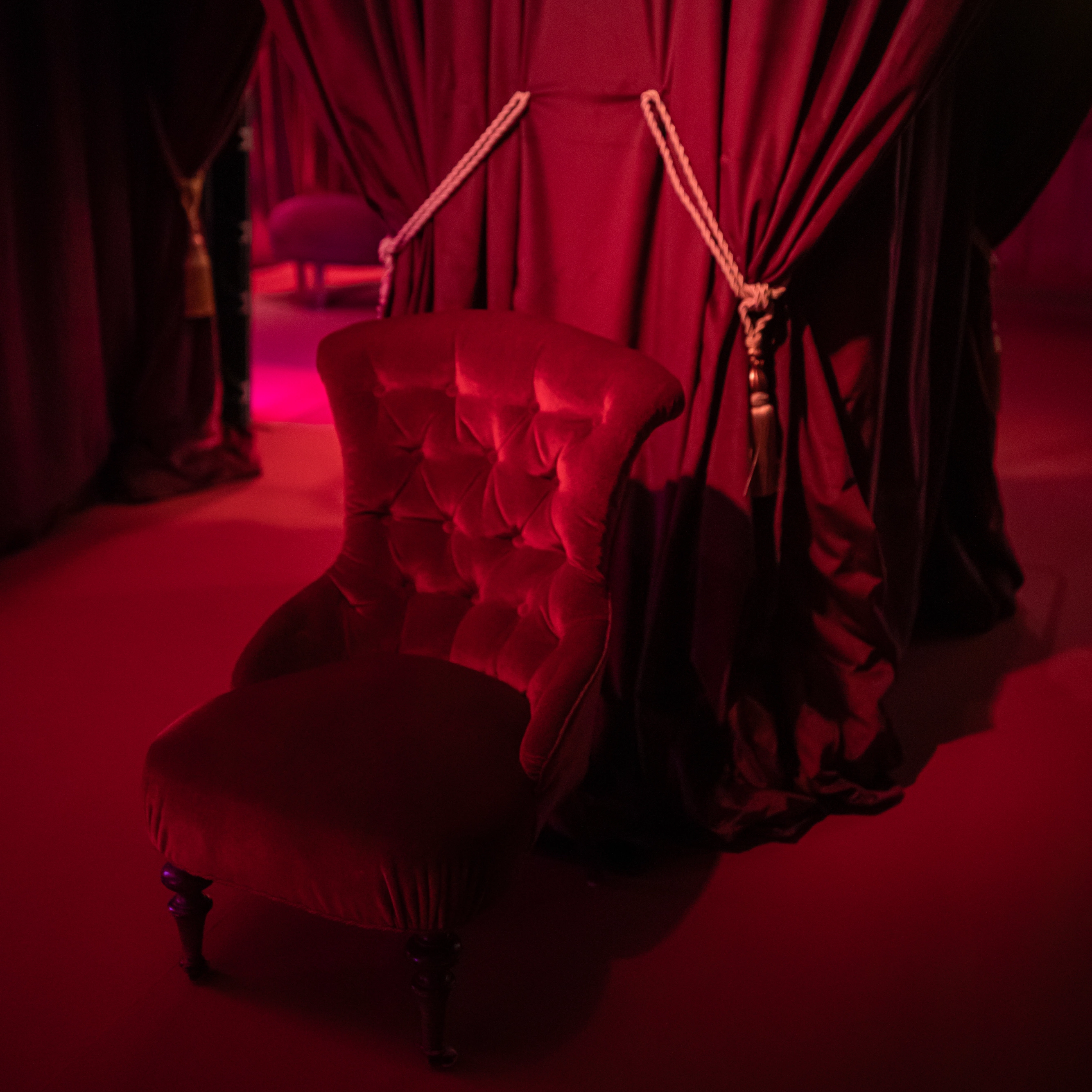 Fåtölj Emma burgundy röd