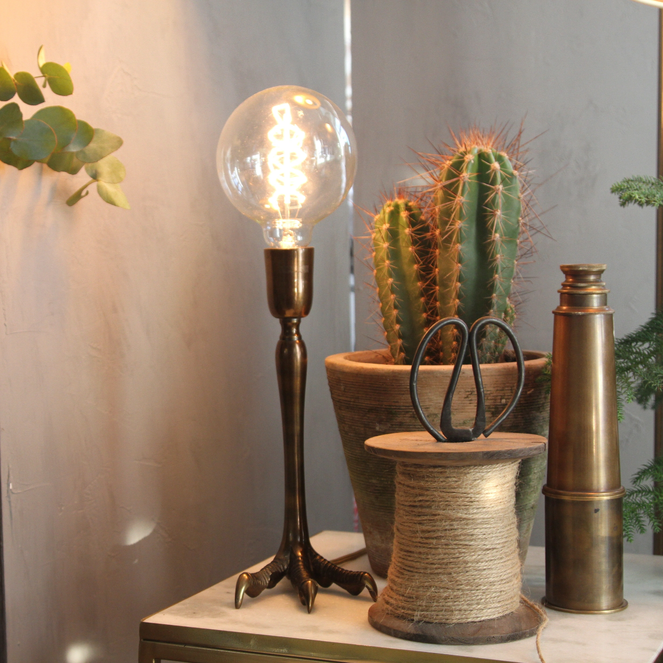 Bordslampa Örn