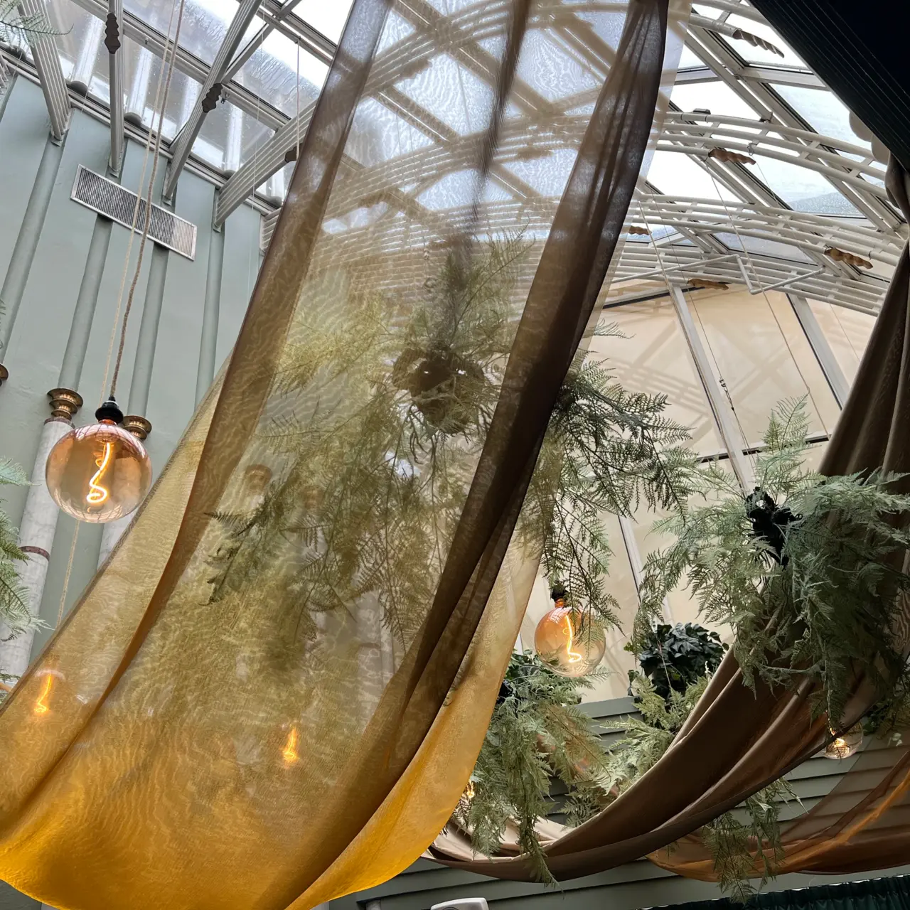 Tyg organza guld