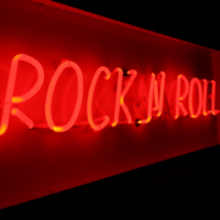 Skylt neon Rock n Roll